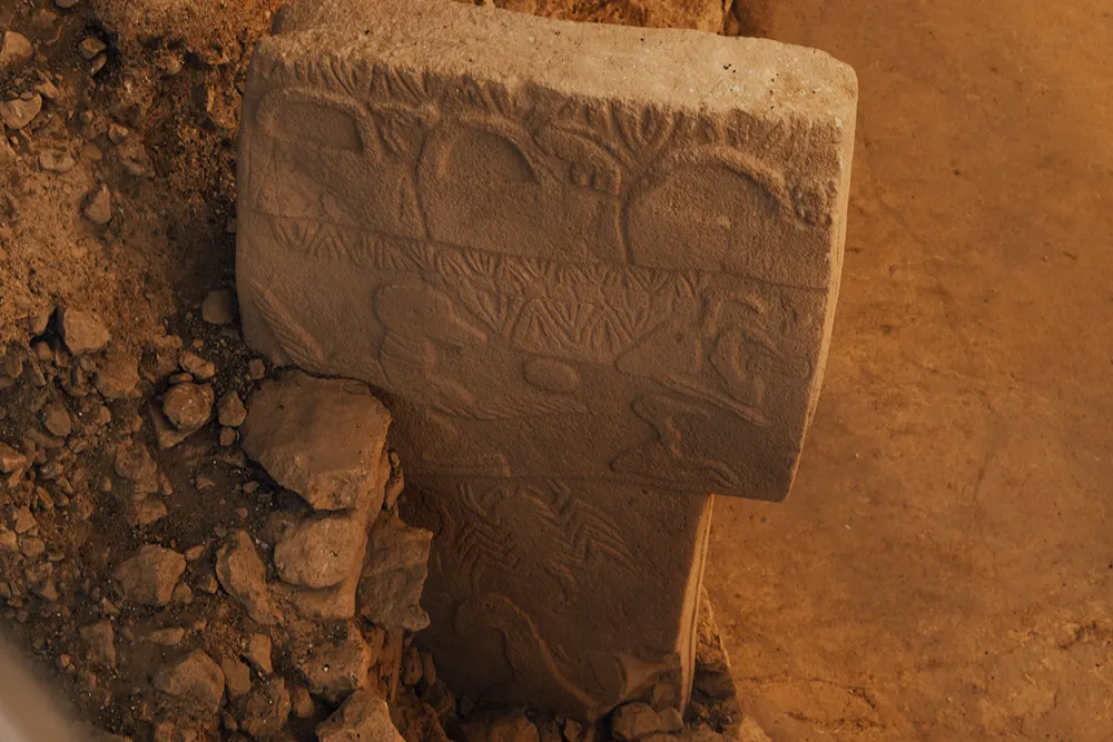 Göbeklitepe Sütunlarının Üzerindeki Hayvan Kabartmaları Neleri Temsil Eder?